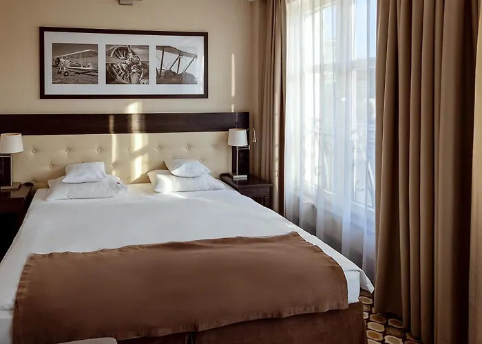 Red Baron Hotel & Restaurant