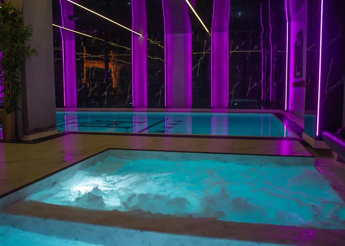 Hotel Lantier & Swimming Pool Zone