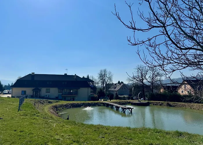 Leszczynowy dworek Ponikwa , Polska