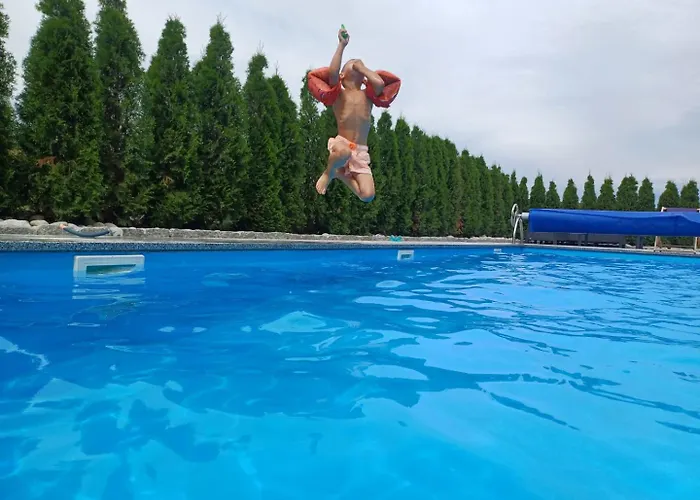 Basen Z Podgrzewana Woda Jacuzzi Dmuchaniec Sala Zabaw Wszystko W Cenie Pobytu