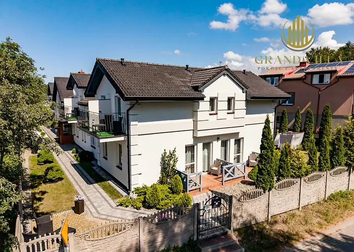 GRAND VILLA USTKA- Marmonoli, POKOJE Z BALKONAMI I TARASAMI, PARKING W CENIE !