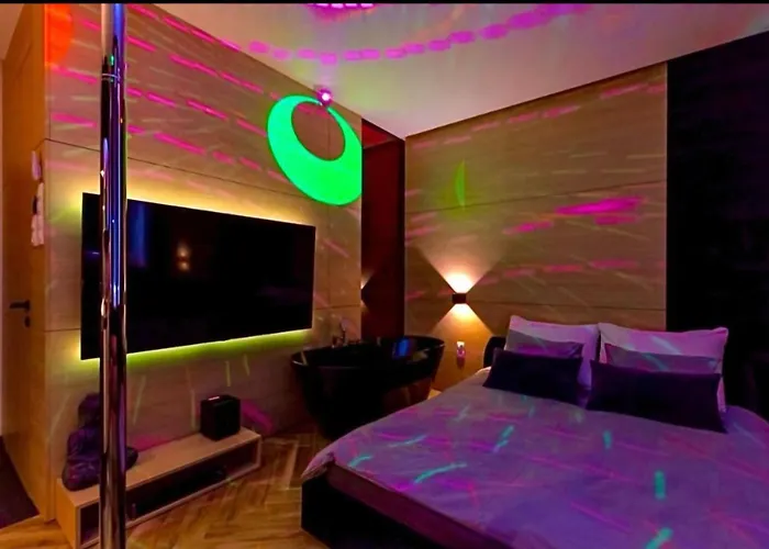 Lupos Z Klimatyzacją Do Wyboru Z Jacuzzi Pole Dance Parking Dostęp Na Kod