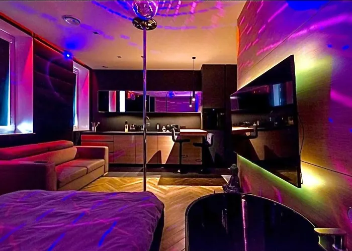 Lupos Z Klimatyzacją Do Wyboru Z Jacuzzi Pole Dance Parking Dostęp Na Kod