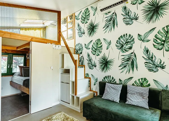 Herbals Glamping Mielno - domki nad jeziorem i morzem