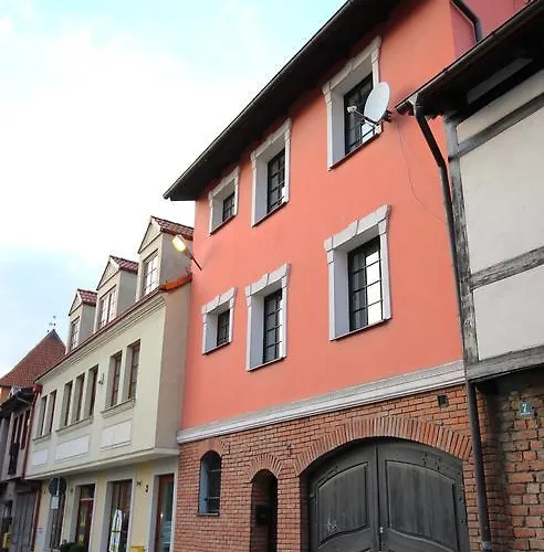 Willa BROWAR pokoje gościnne w centrum miasta na starówce, Self check in 24H, FV, TV Smart, Darmowe Wi-Fi, Parking, W sąsiedztwie restauracji i kawiarni, Usługi escort zakazane
