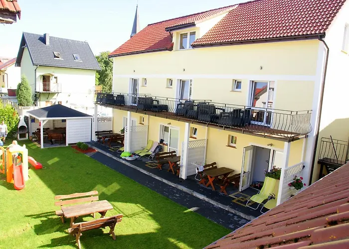 Koral Apartmenty z kuchnią tarasem place zabaw 1 min od morza Sarbinowo, Polska