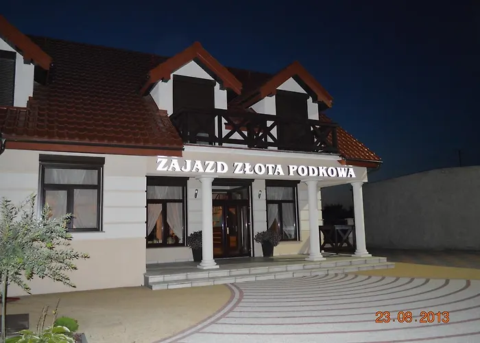 Zajazd Złota Podkowa Wrocki, Polska
