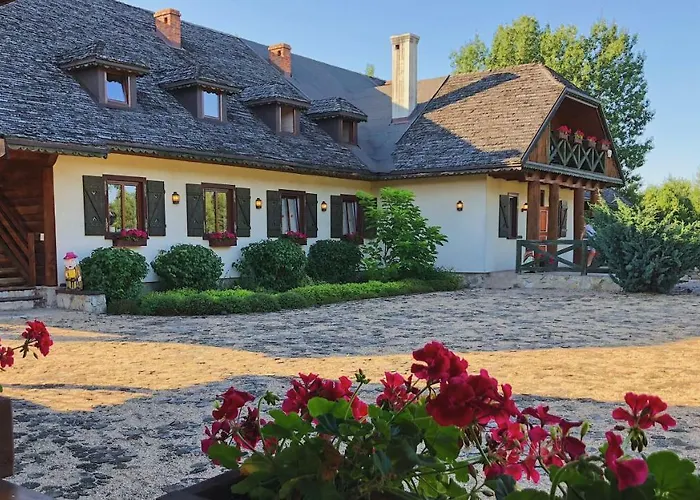Dworek Pod Wiechą Kaweczyn , Polska