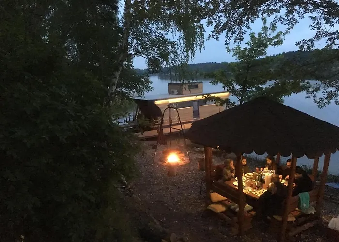 Houseboat Slesin