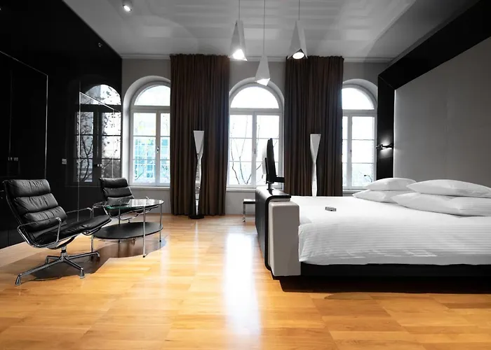 Hotel Blow Up Hall 5050