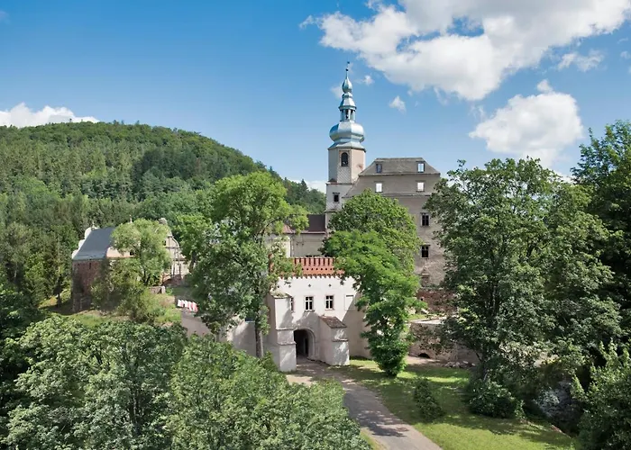 Zamek Sarny - Schloss Scharfeneck